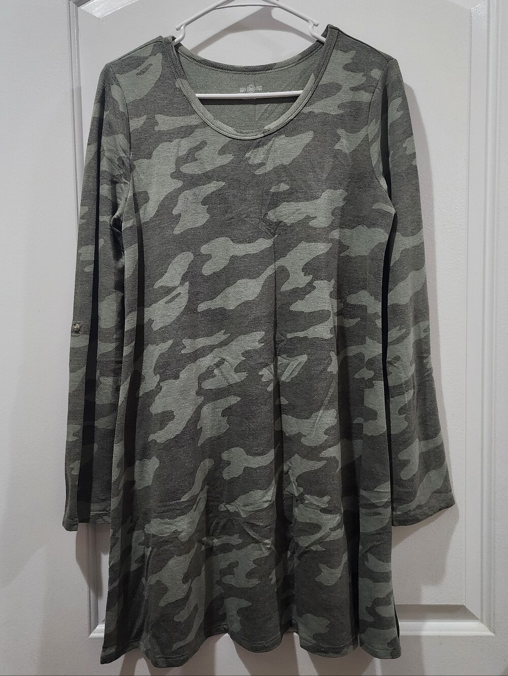 SO Junior's Green Camo Long Sleeve Scoop Neck Pullover Knee Length Dress Medium